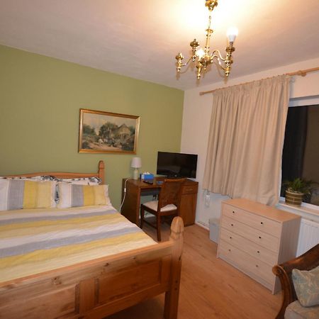 Double Bedroom With View To The Garden Оксфорд Екстериор снимка