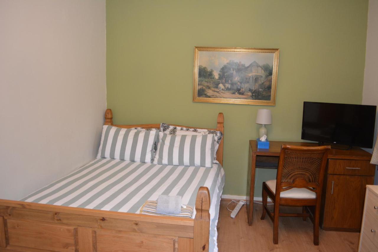 Double Bedroom With View To The Garden Оксфорд Екстериор снимка