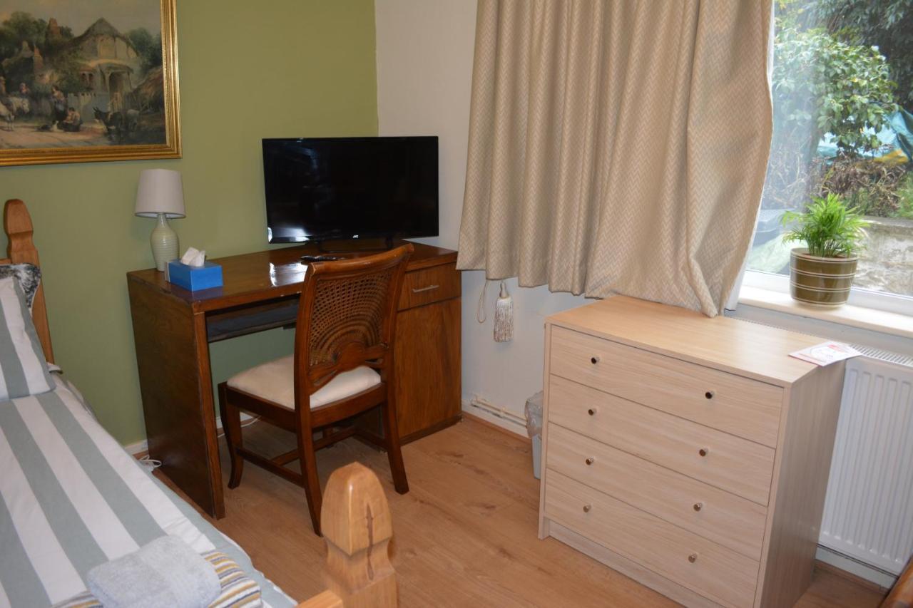 Double Bedroom With View To The Garden Оксфорд Екстериор снимка