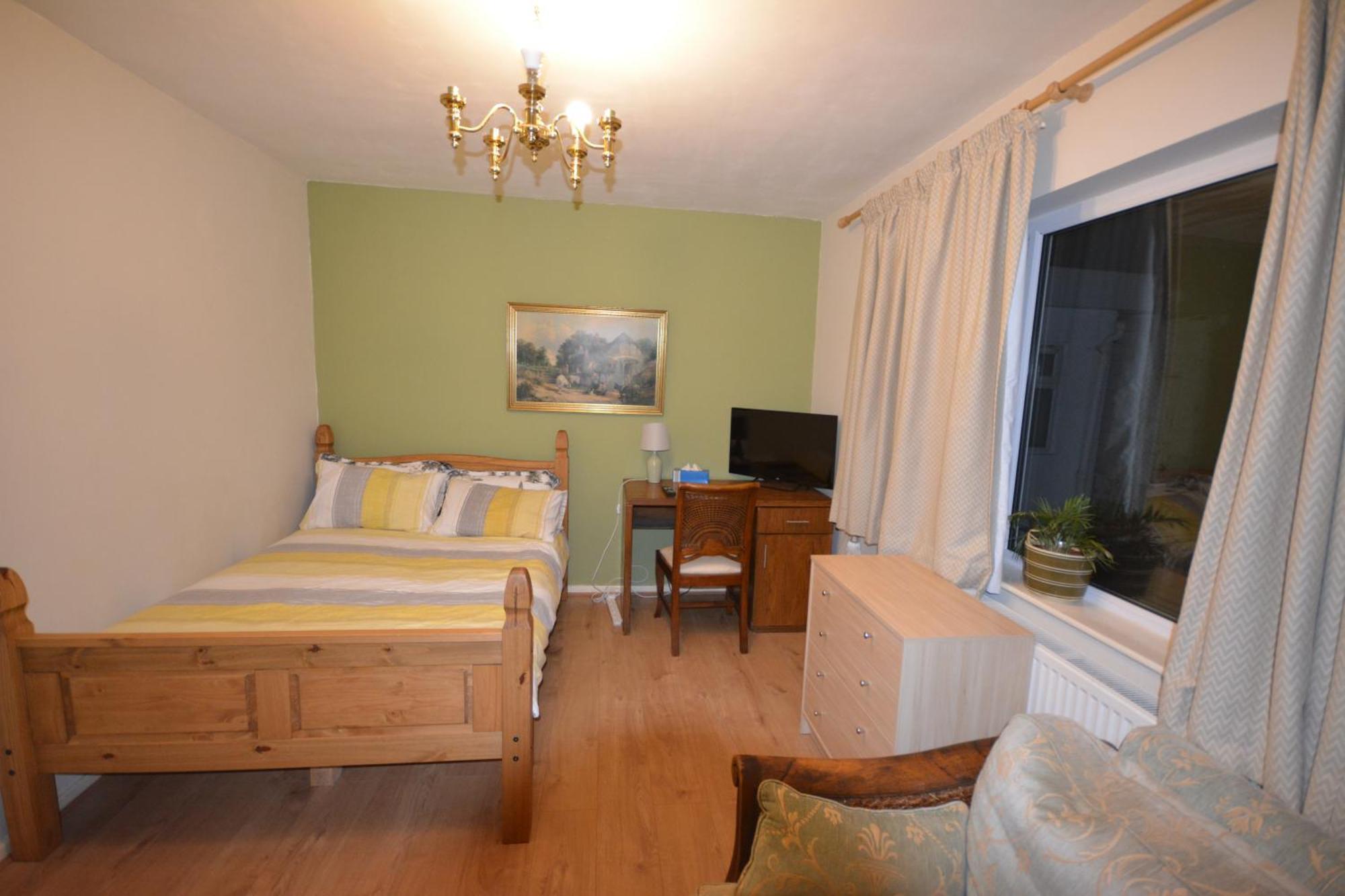 Double Bedroom With View To The Garden Оксфорд Екстериор снимка